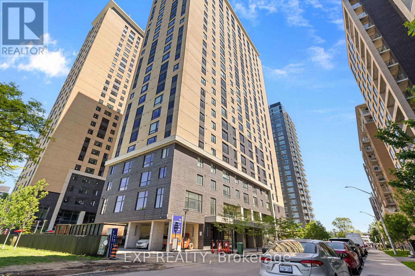 #1009 105 CHAMPAGNE AVENUE S - 1