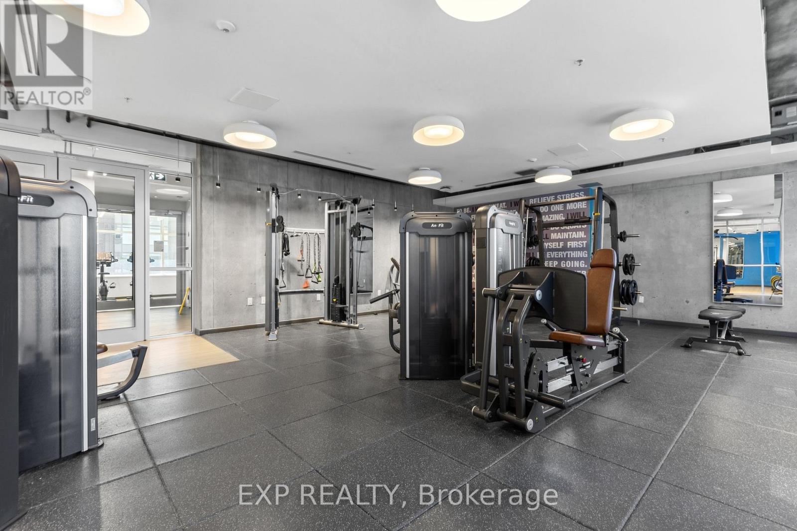 105 Champagne Avenue South — photo 10