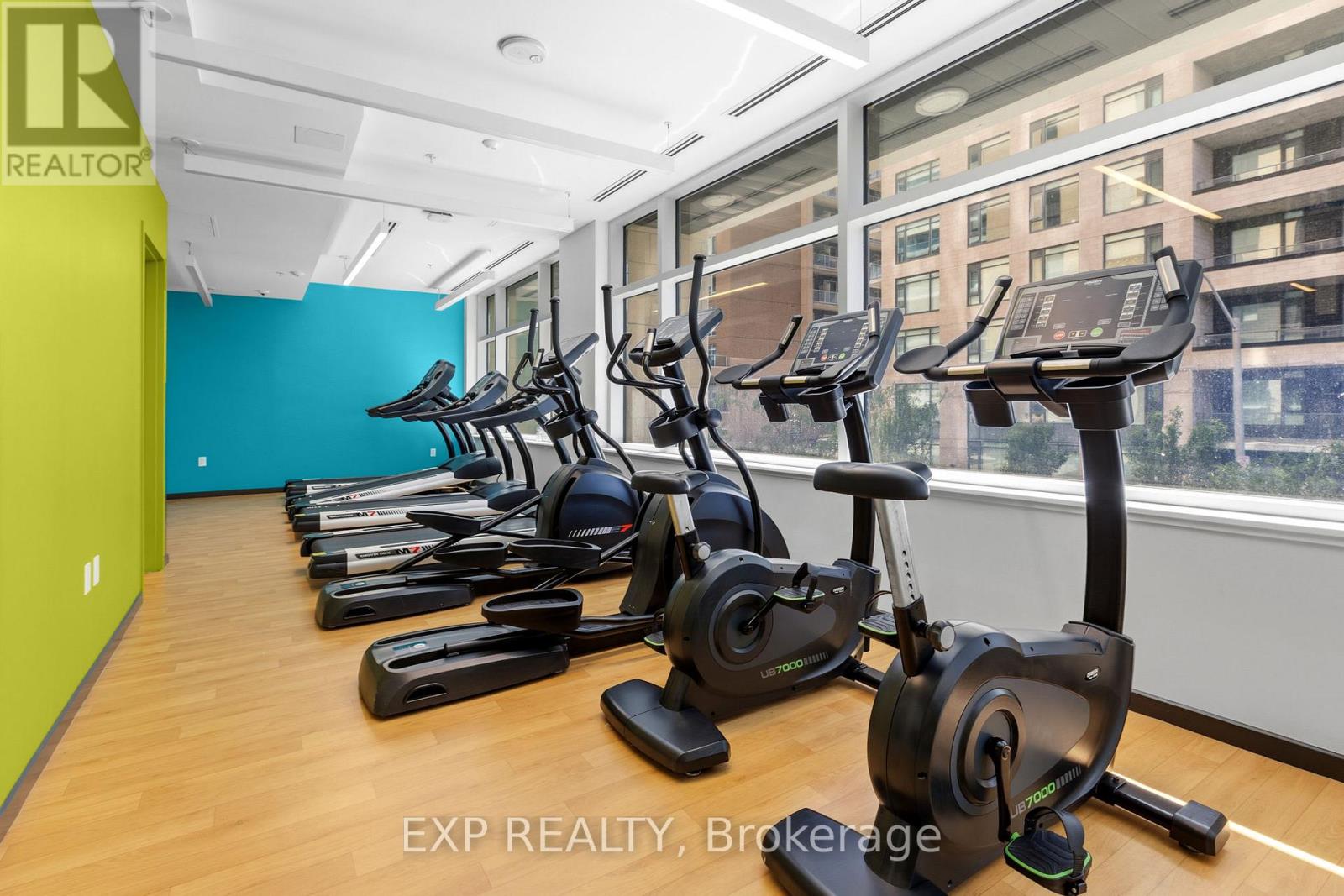 105 Champagne Avenue South — photo 11
