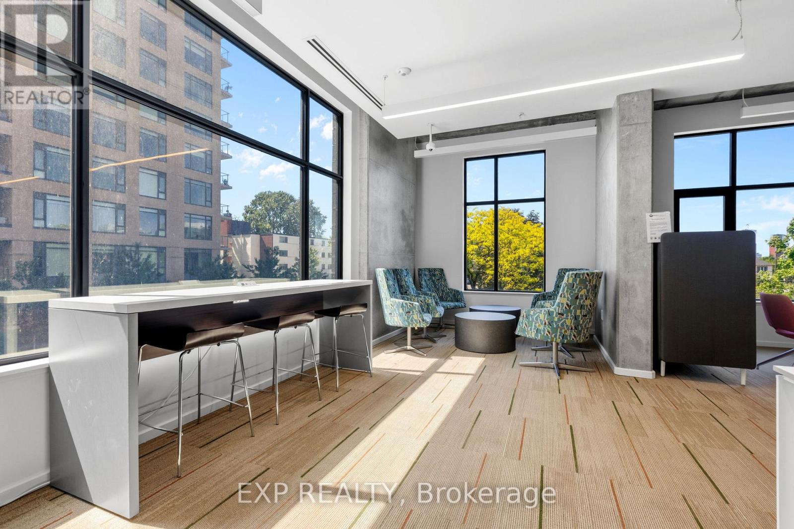 105 Champagne Avenue South — photo 12