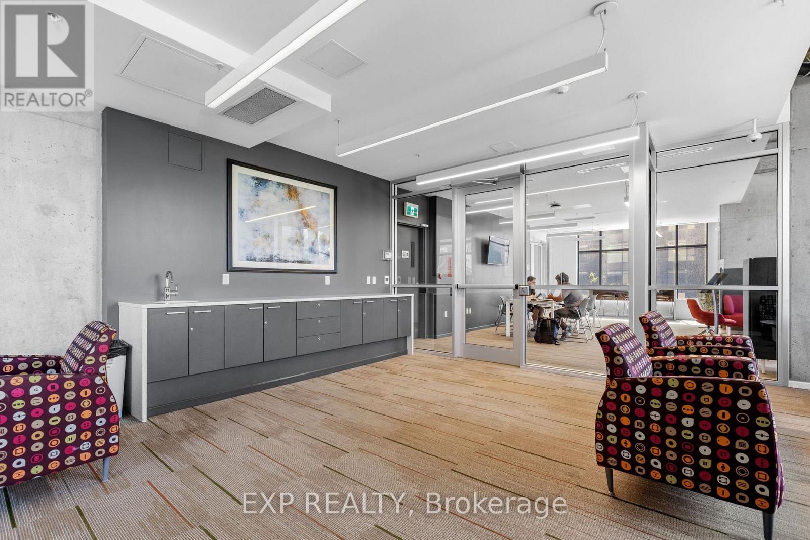 105 Champagne Avenue South — photo 15