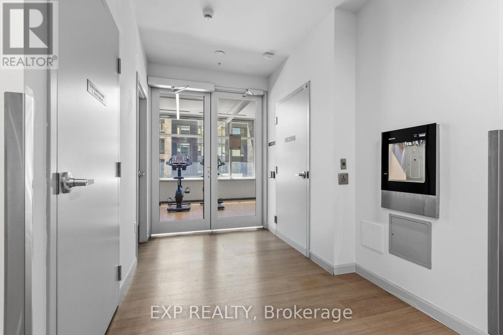 105 Champagne Avenue South — photo 16