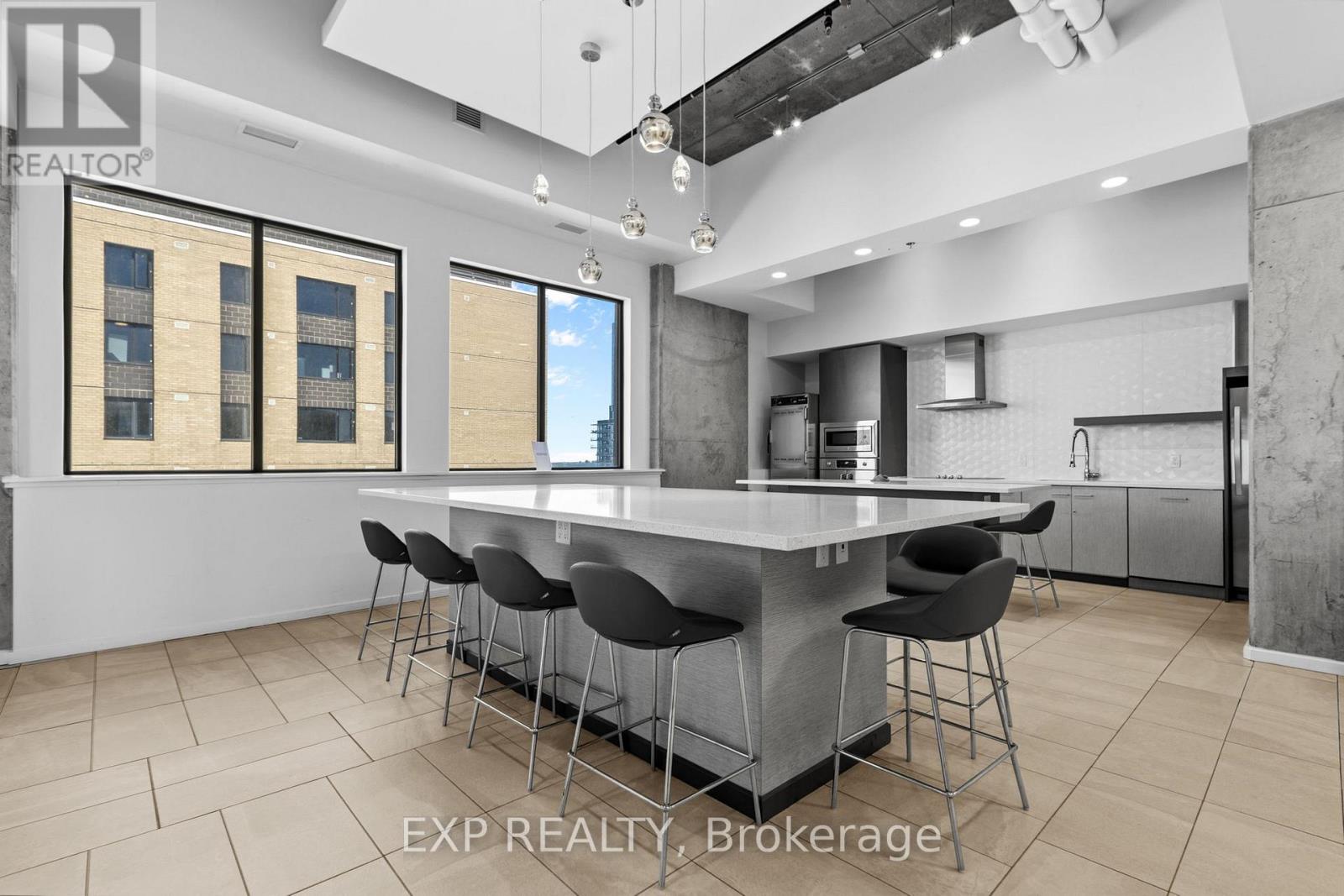 105 Champagne Avenue South — photo 17