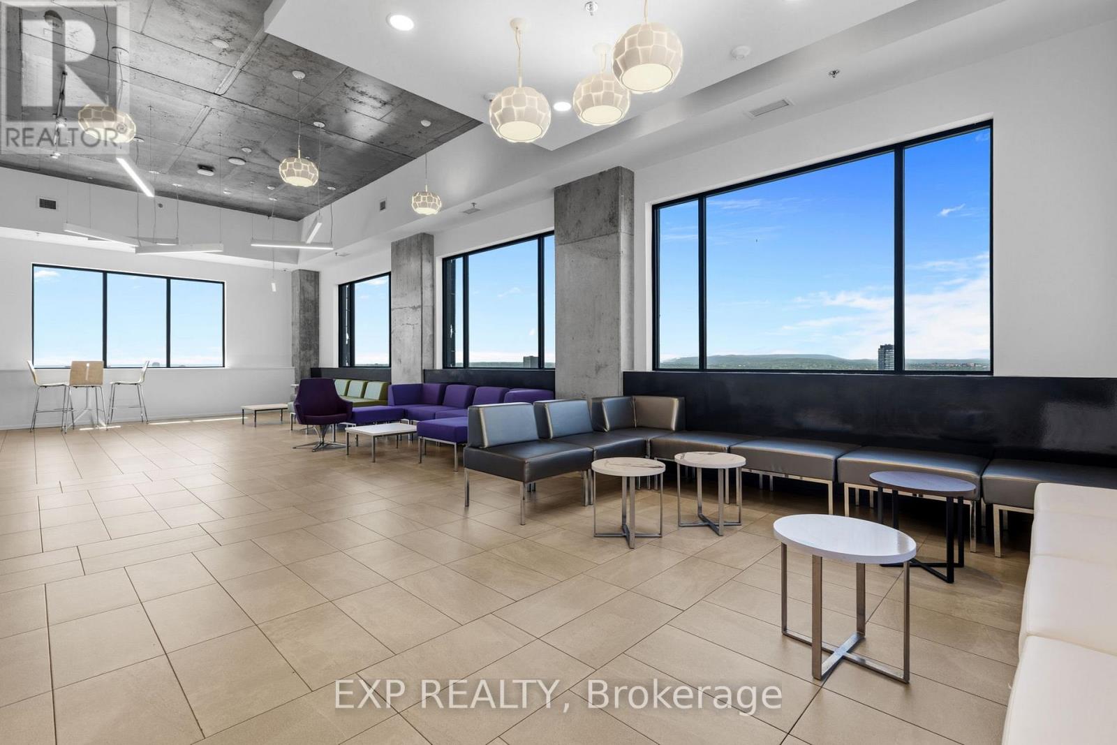 105 Champagne Avenue South — photo 21