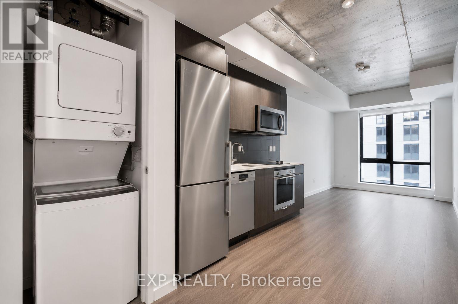 105 Champagne Avenue South — photo 26