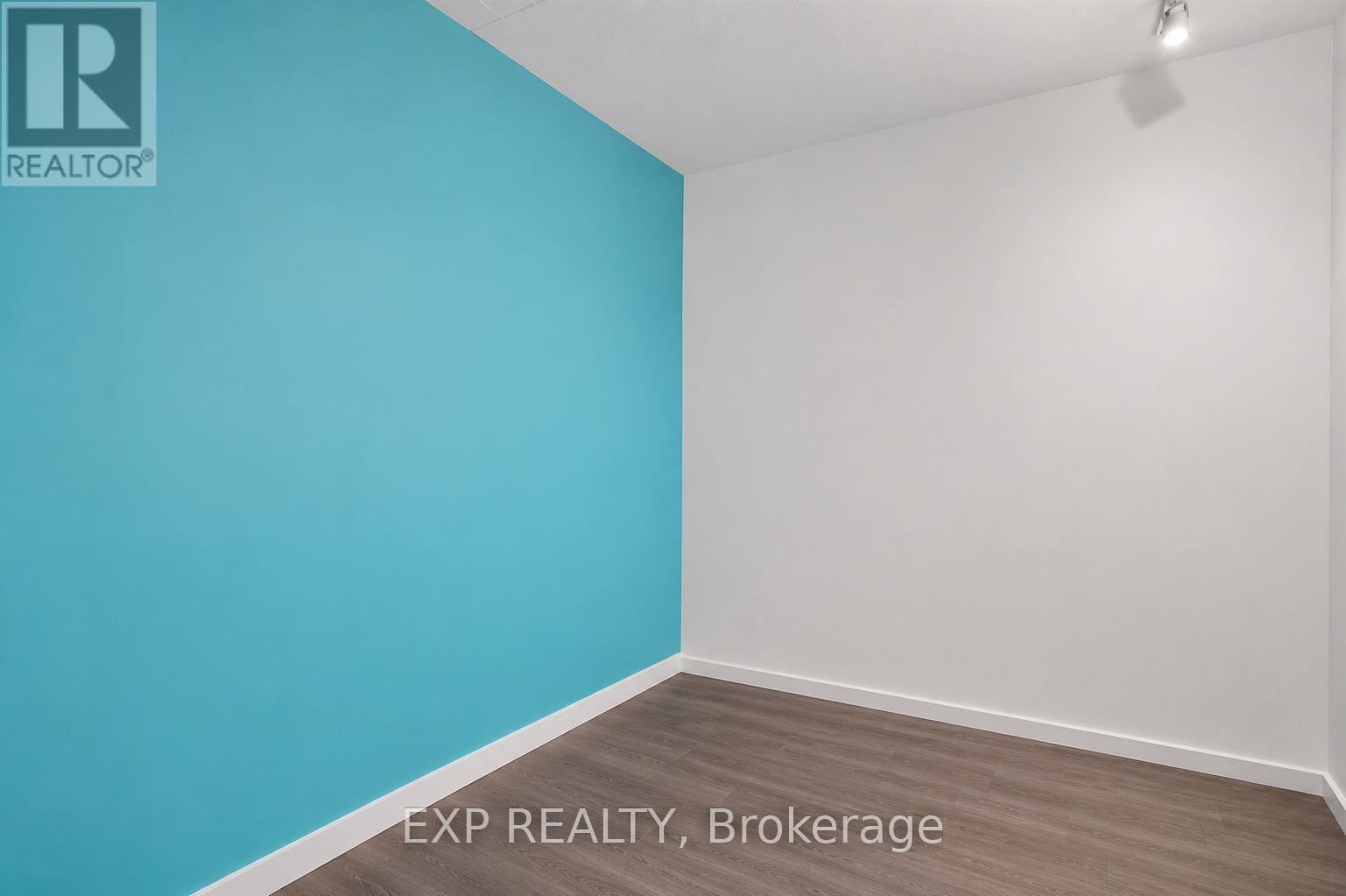 105 Champagne Avenue South — photo 28