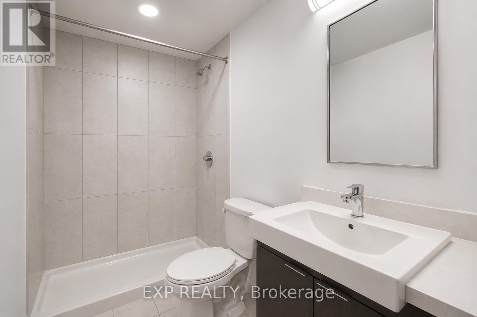 105 Champagne Avenue South — photo 29