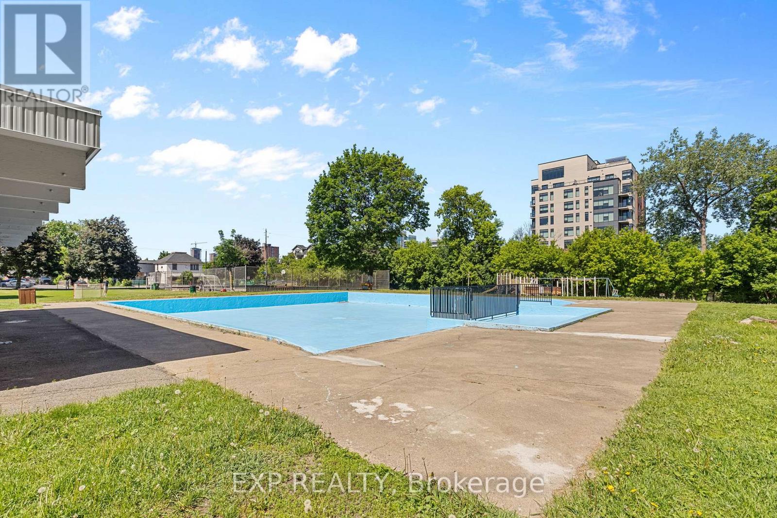 #1009 105 CHAMPAGNE AVENUE S - 31