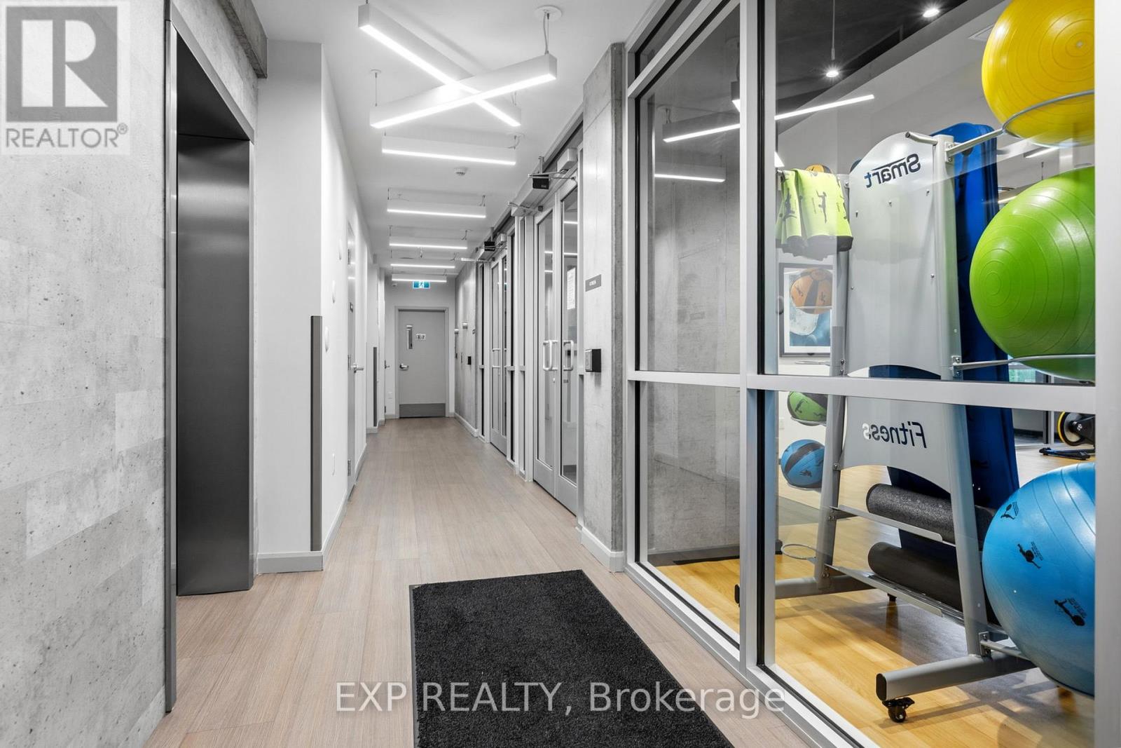 105 Champagne Avenue South — photo 7