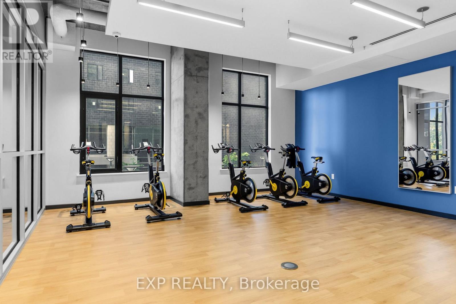 105 Champagne Avenue South — photo 8
