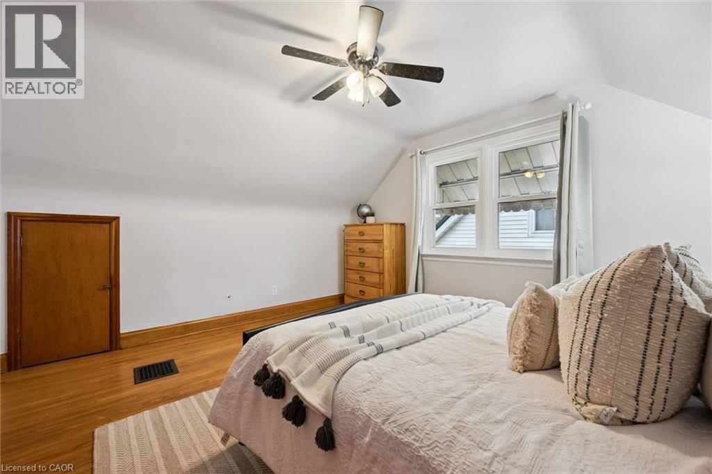 35 Acacia Street — photo 13
