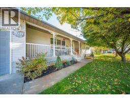 Kitchen - 2045 Raspberry Road, Castlegar, BC V1N4T6 Photo 6