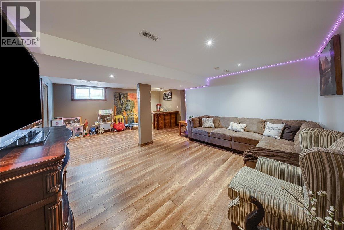 2045 RASPBERRY Road - 32