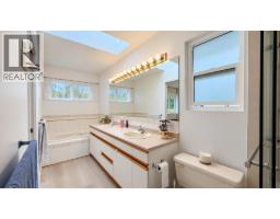 1643 Kerrstead Place, North Vancouver, BC V7J3T4 Photo 39