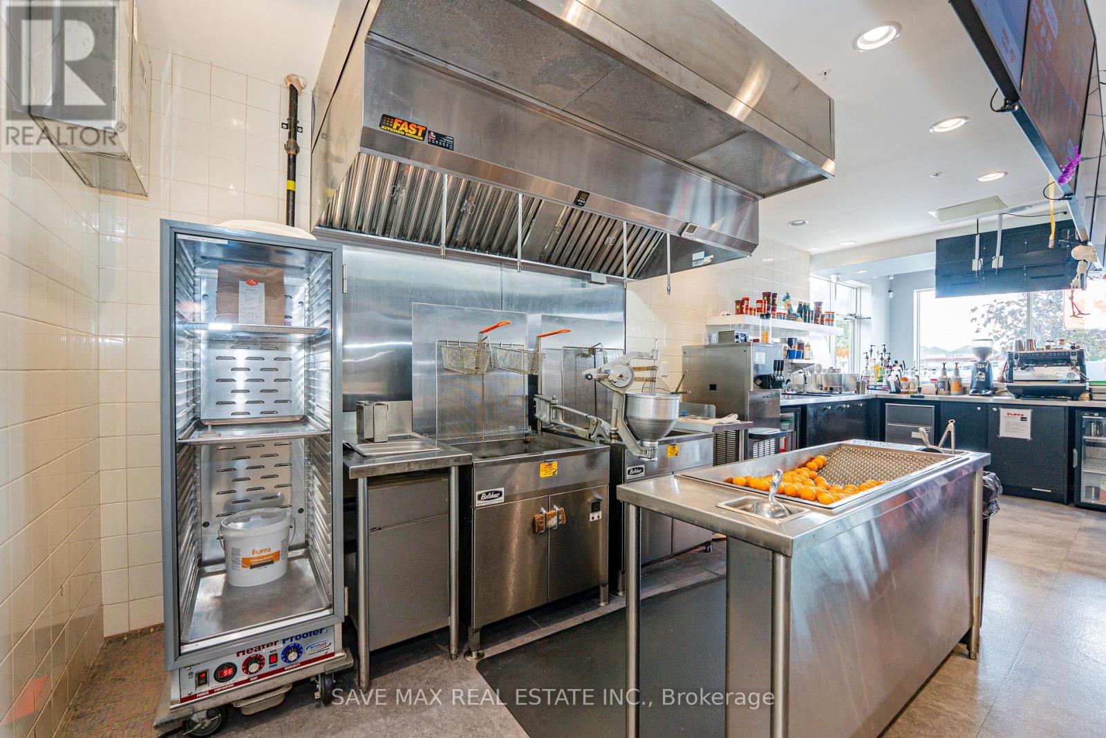 1575 Upper Ottawa Street — photo 8