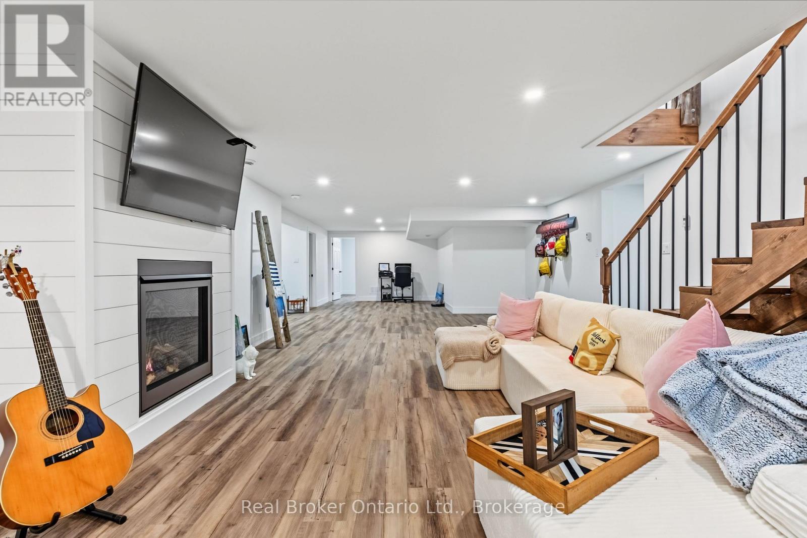 185 RAGLAN STREET - 32