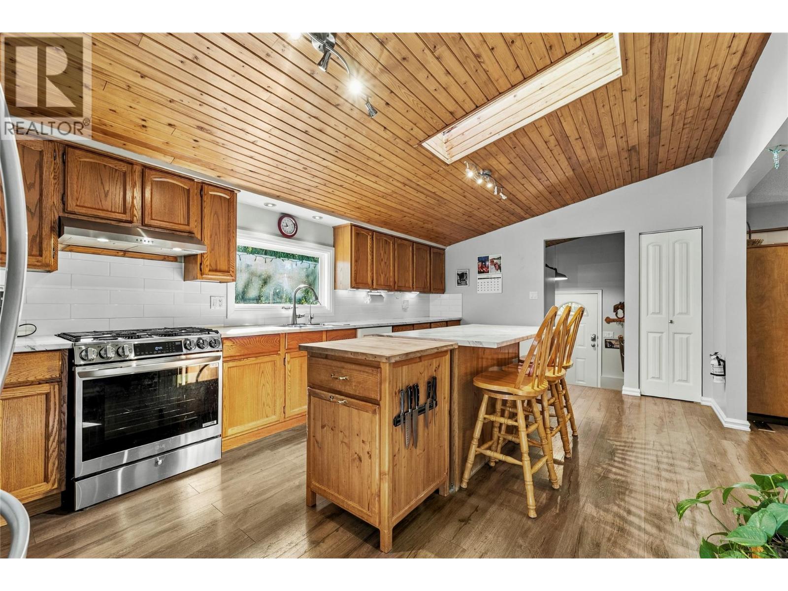 1404 WALNUT Avenue - 4