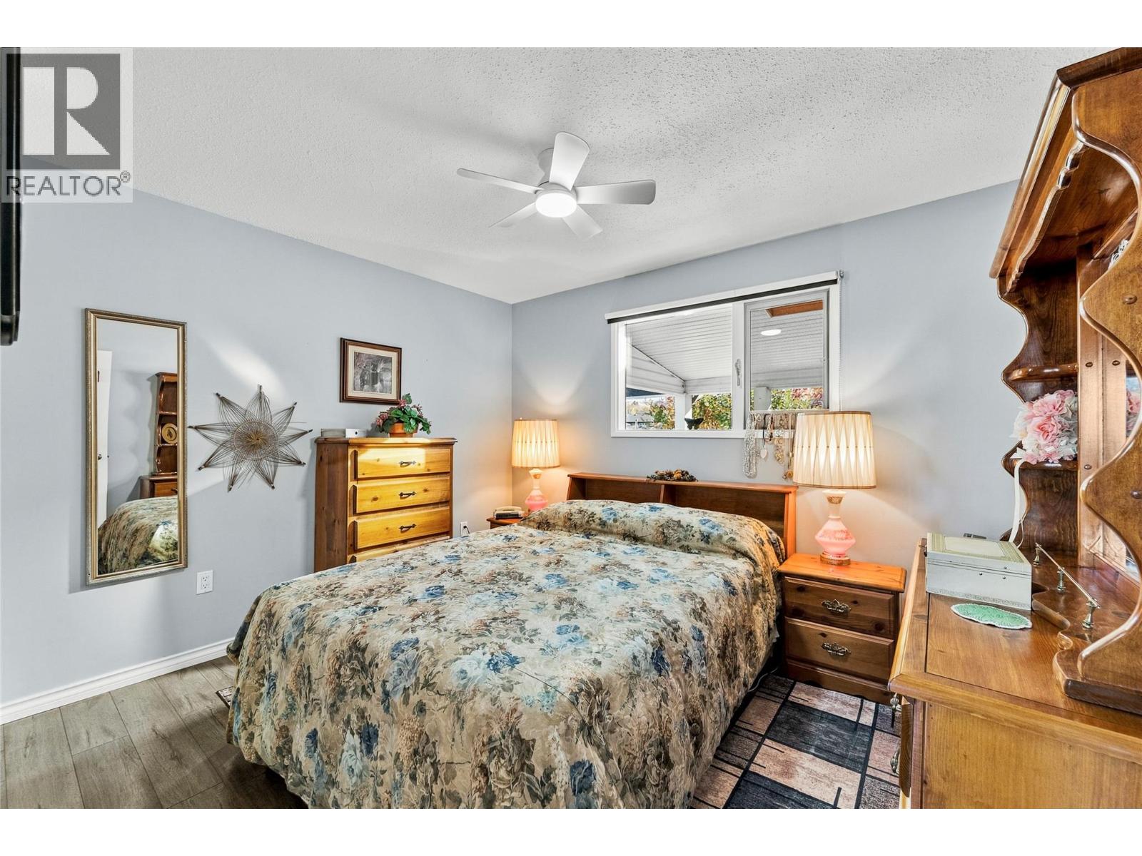 1404 WALNUT Avenue - 12