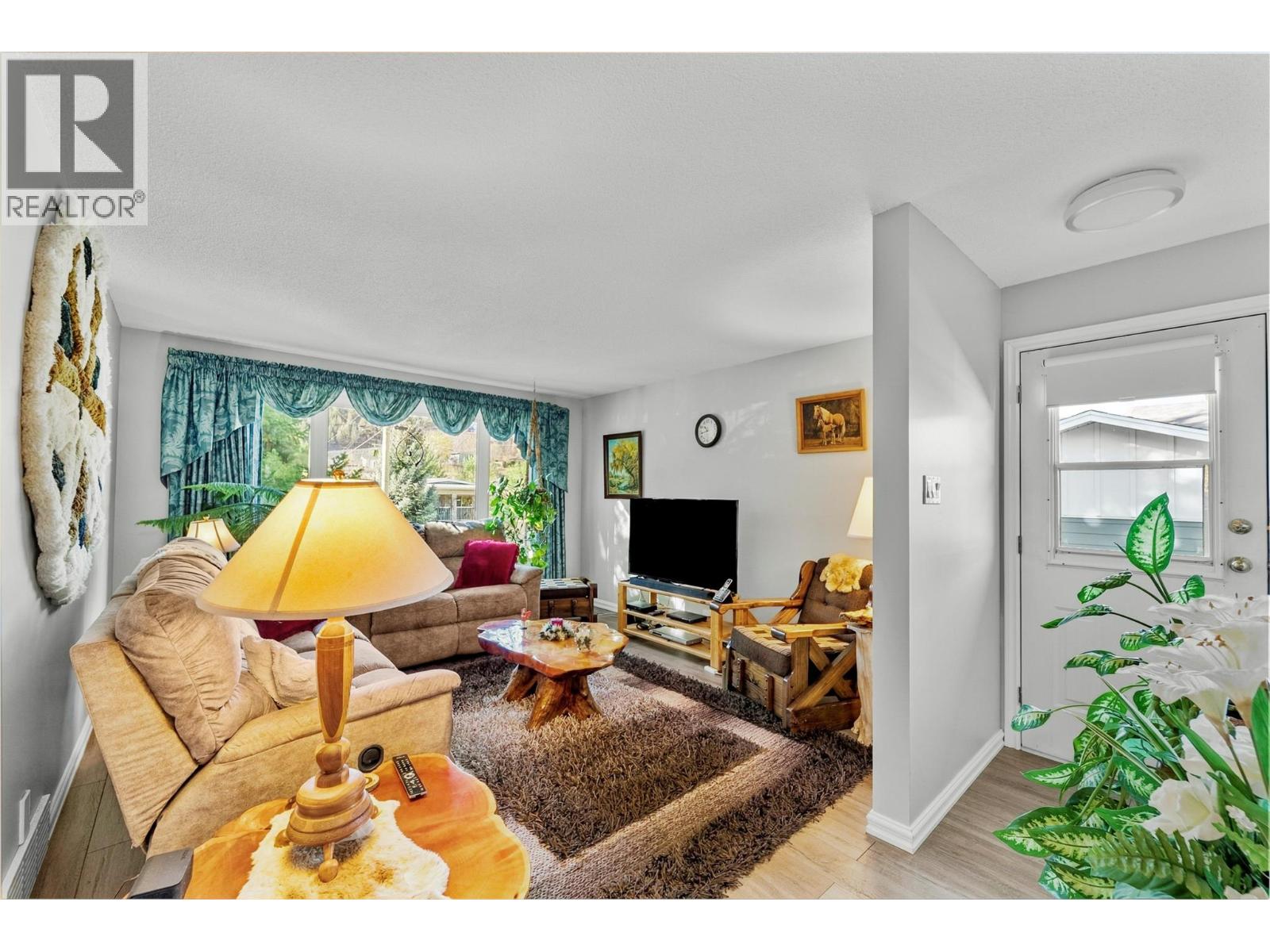 1404 WALNUT Avenue - 10