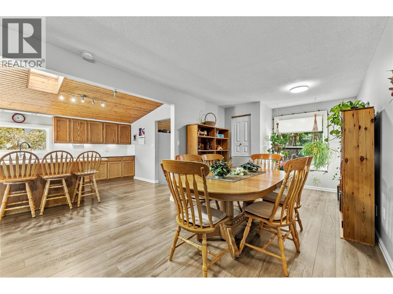 1404 WALNUT Avenue - 6