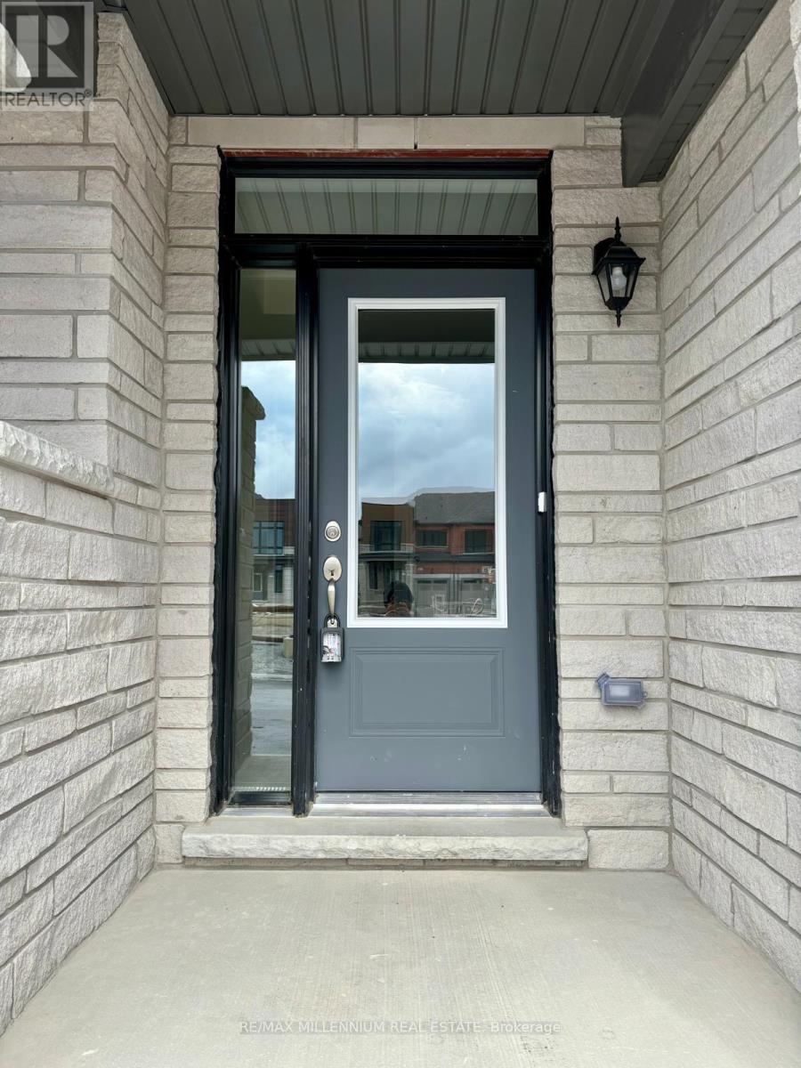 39 Griffith Street, Aurora, ON photo 2