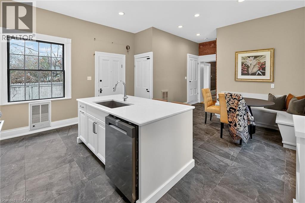 262 Main Street West — photo 14