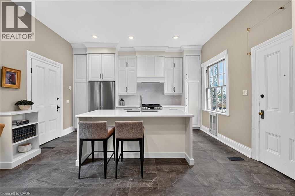 262 Main Street West — photo 12
