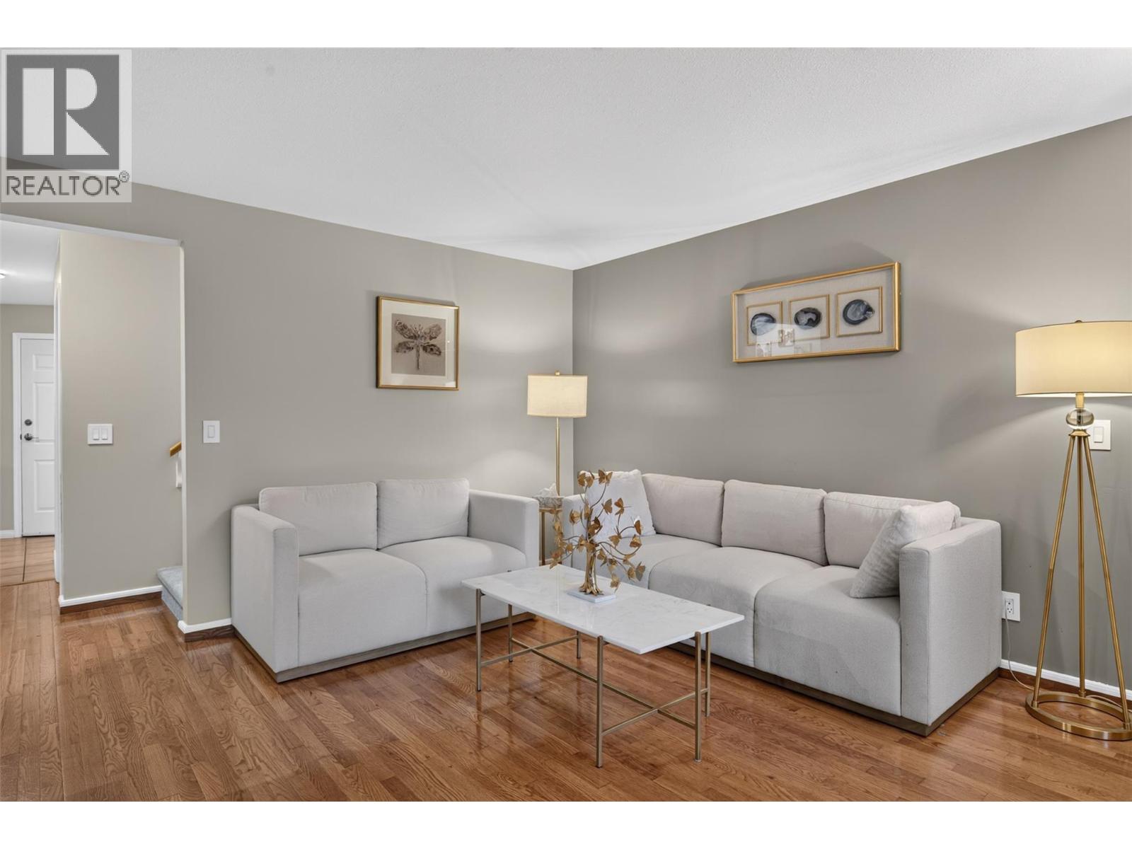 #10 1853 Edgehill Avenue - 18