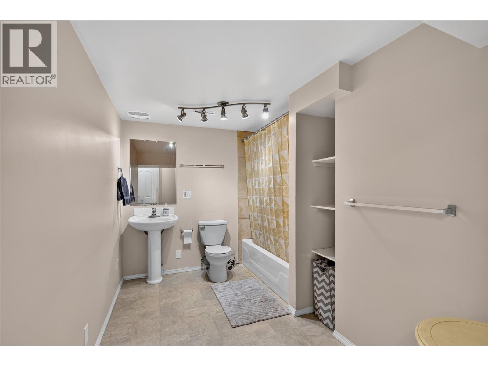 10 1853 Edgehill Avenue, Kelowna