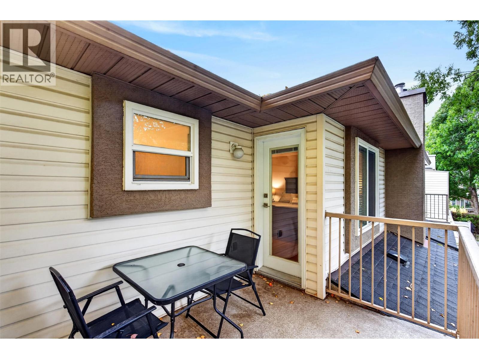 #10 1853 Edgehill Avenue - 23