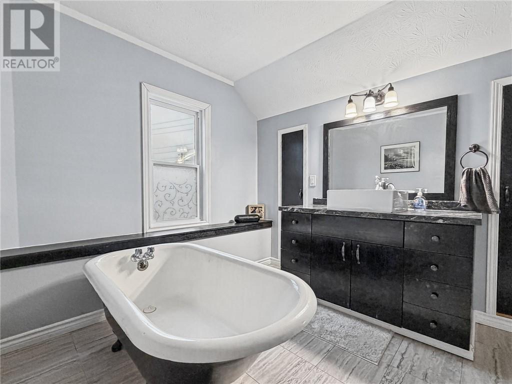 282 Syroid Street — photo 19