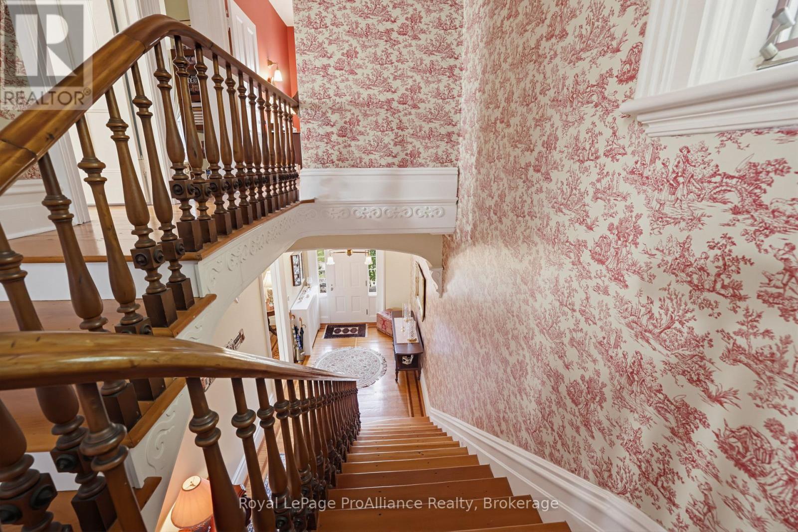 55 Queen Street, Belleville, ON photo 32