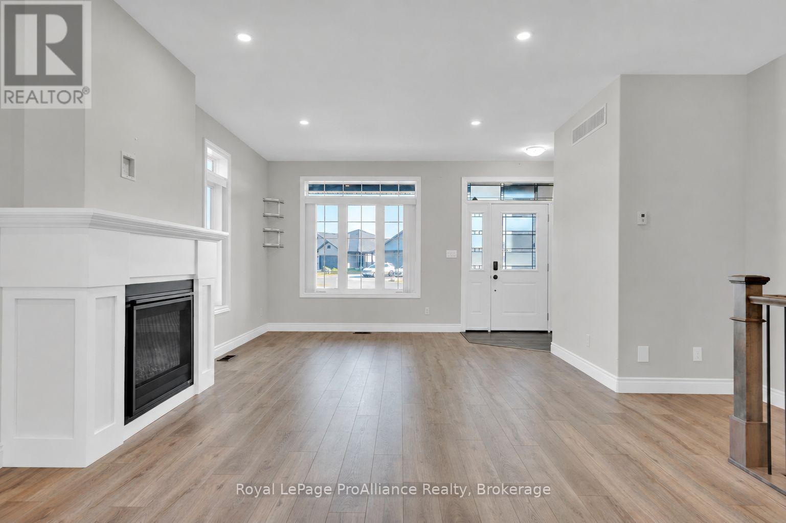 16 Lehtinen Crescent — photo 4
