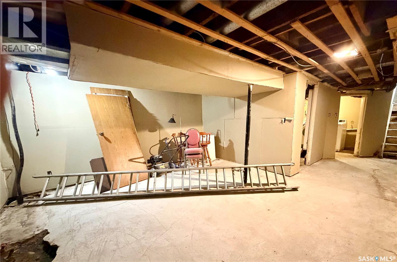 651 Queen STREET - 15
