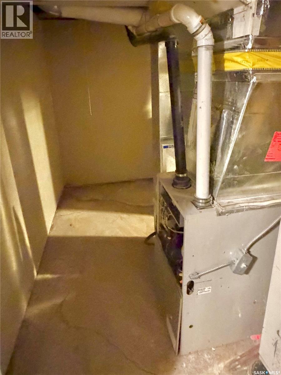 651 Queen STREET - 17