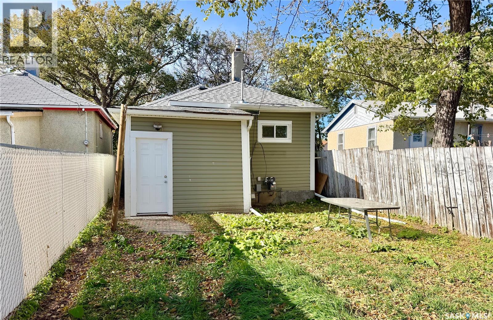 651 Queen STREET - 18