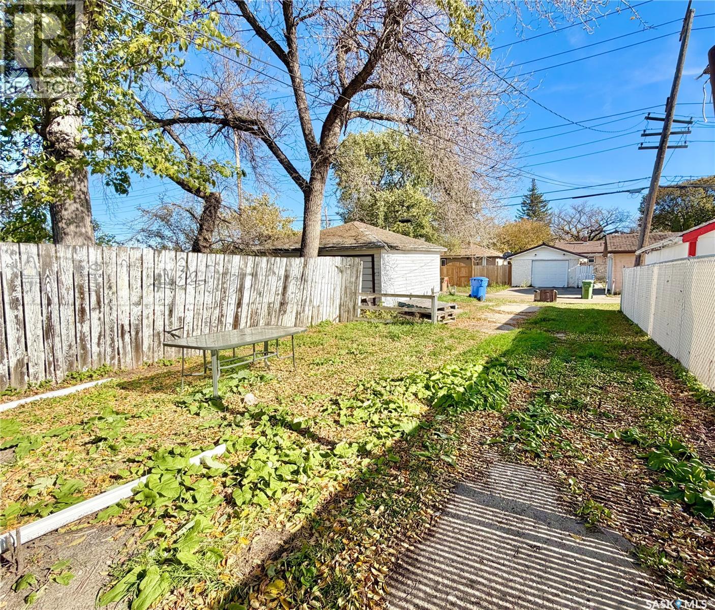 651 Queen STREET - 19