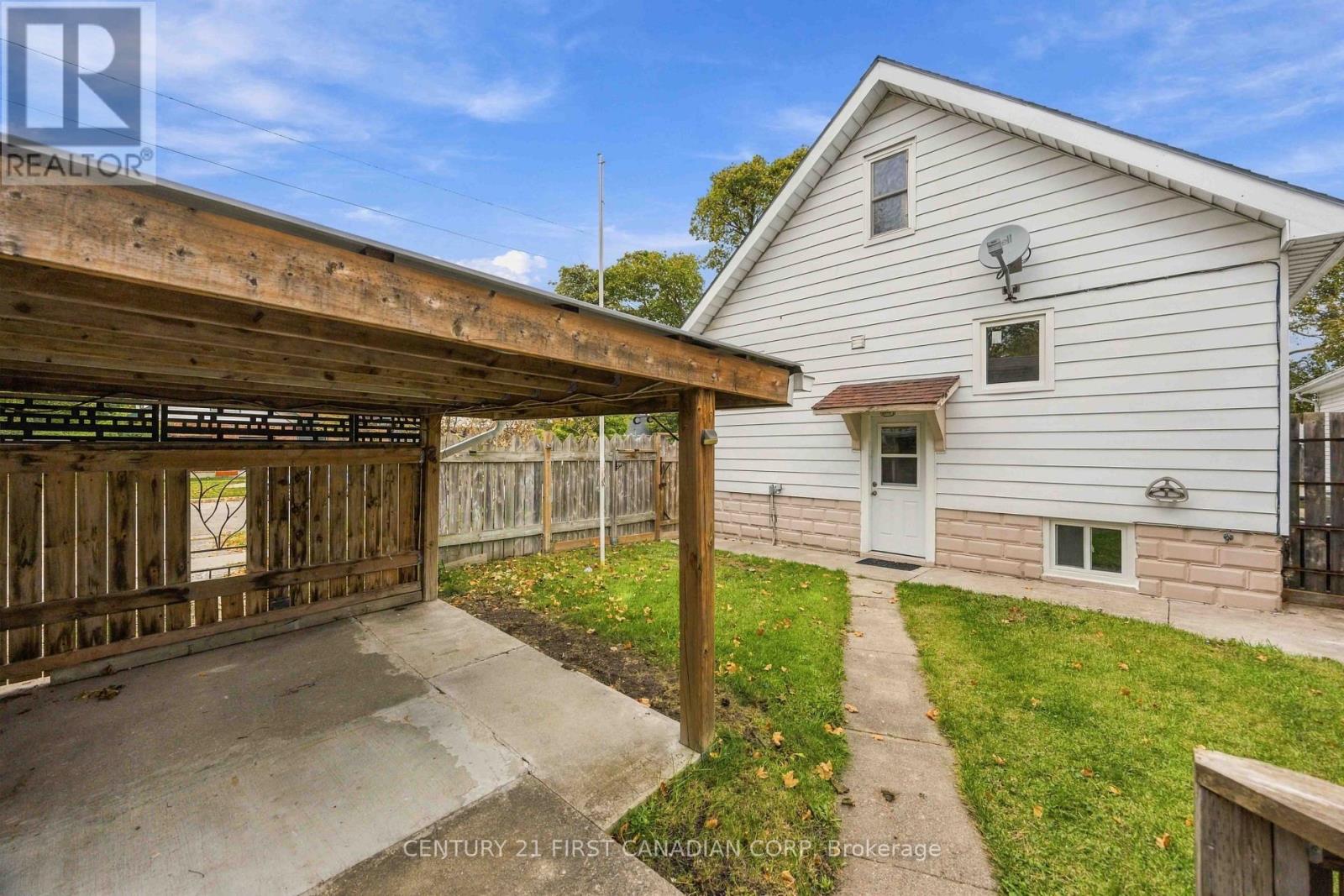 353 Talfourd Street — photo 37