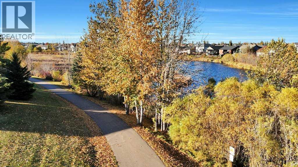 Backing onto walking paths around the pond!