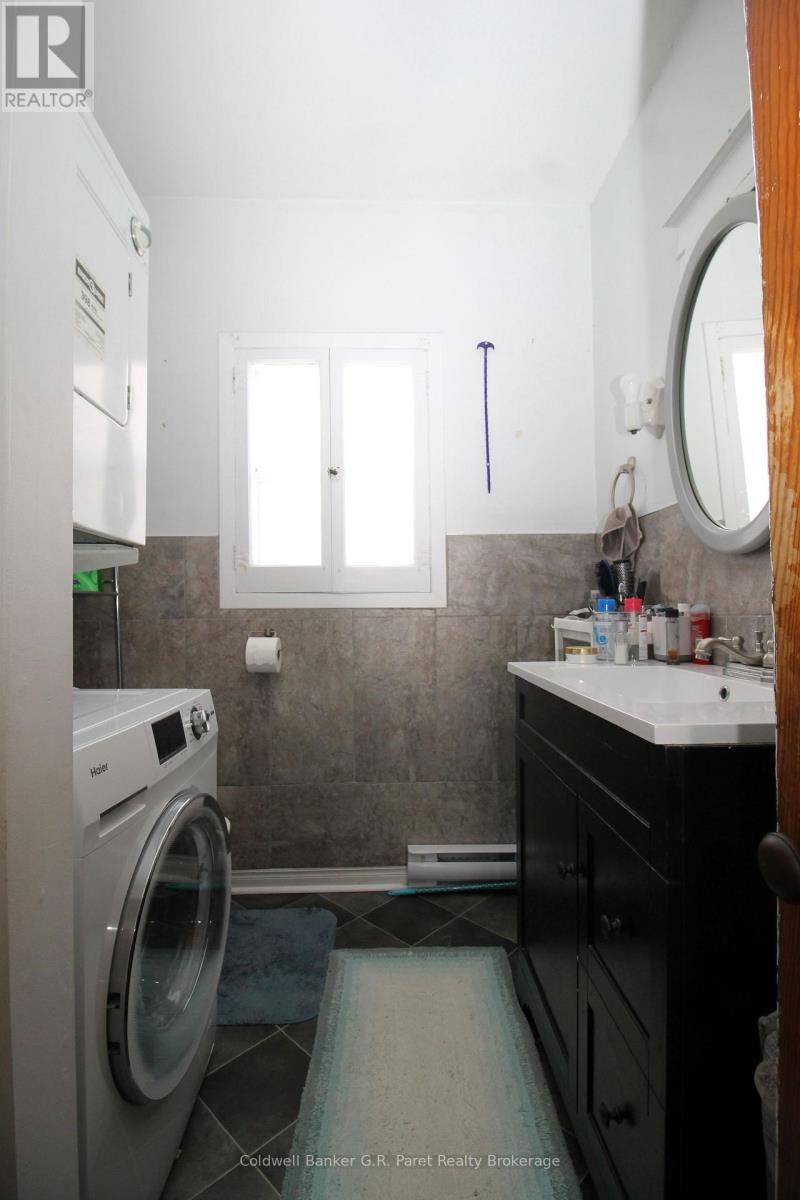 39 Norfolk Street North — photo 10