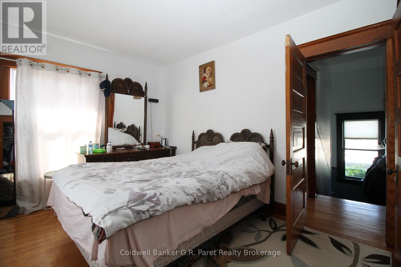 39 Norfolk Street North — photo 12