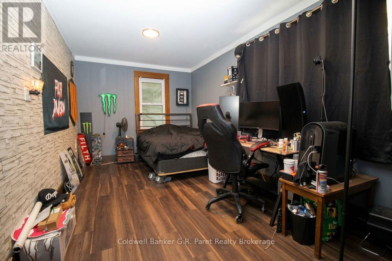 39 Norfolk Street North — photo 15