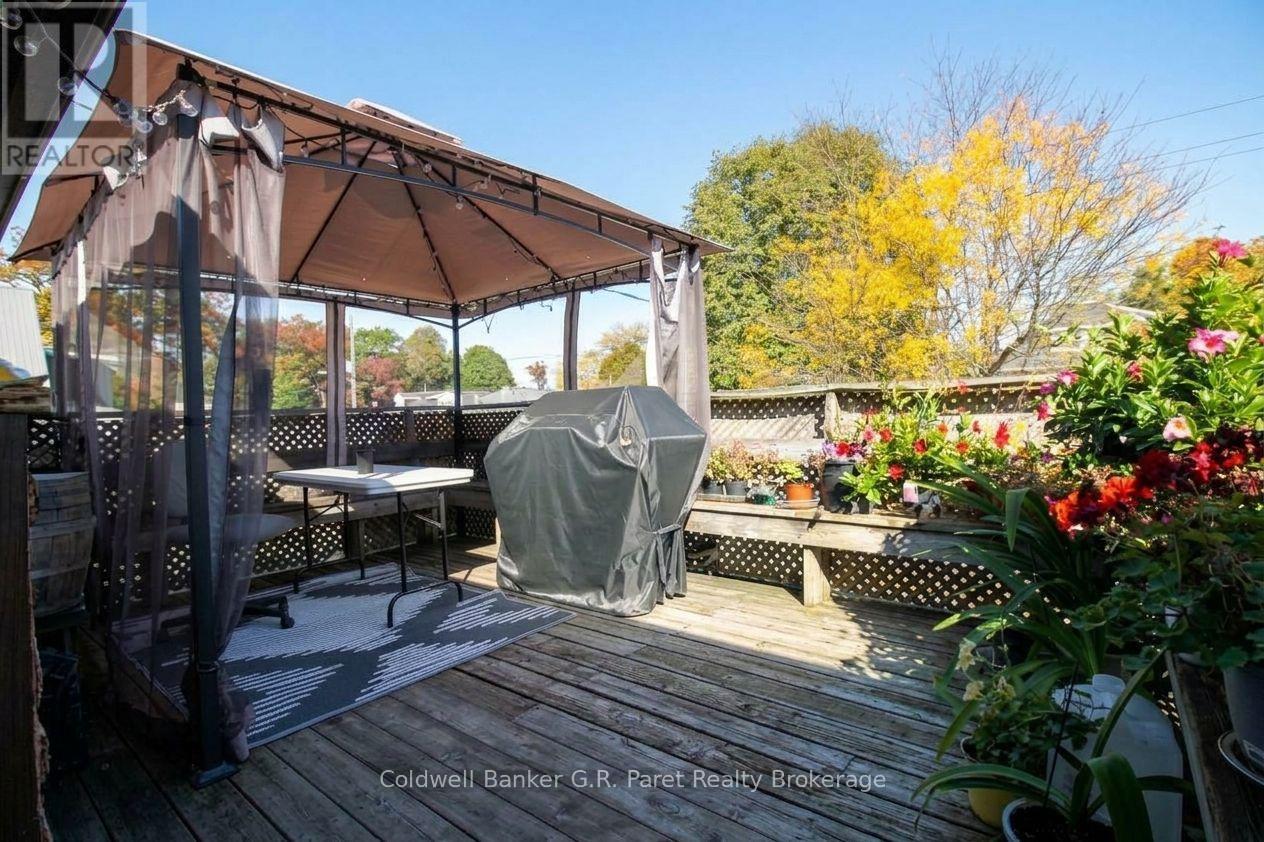 39 Norfolk Street North — photo 17