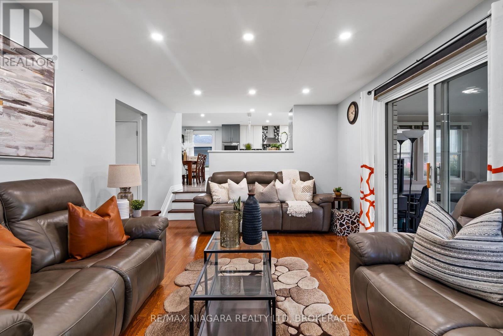 31 Jessica Drive — photo 12