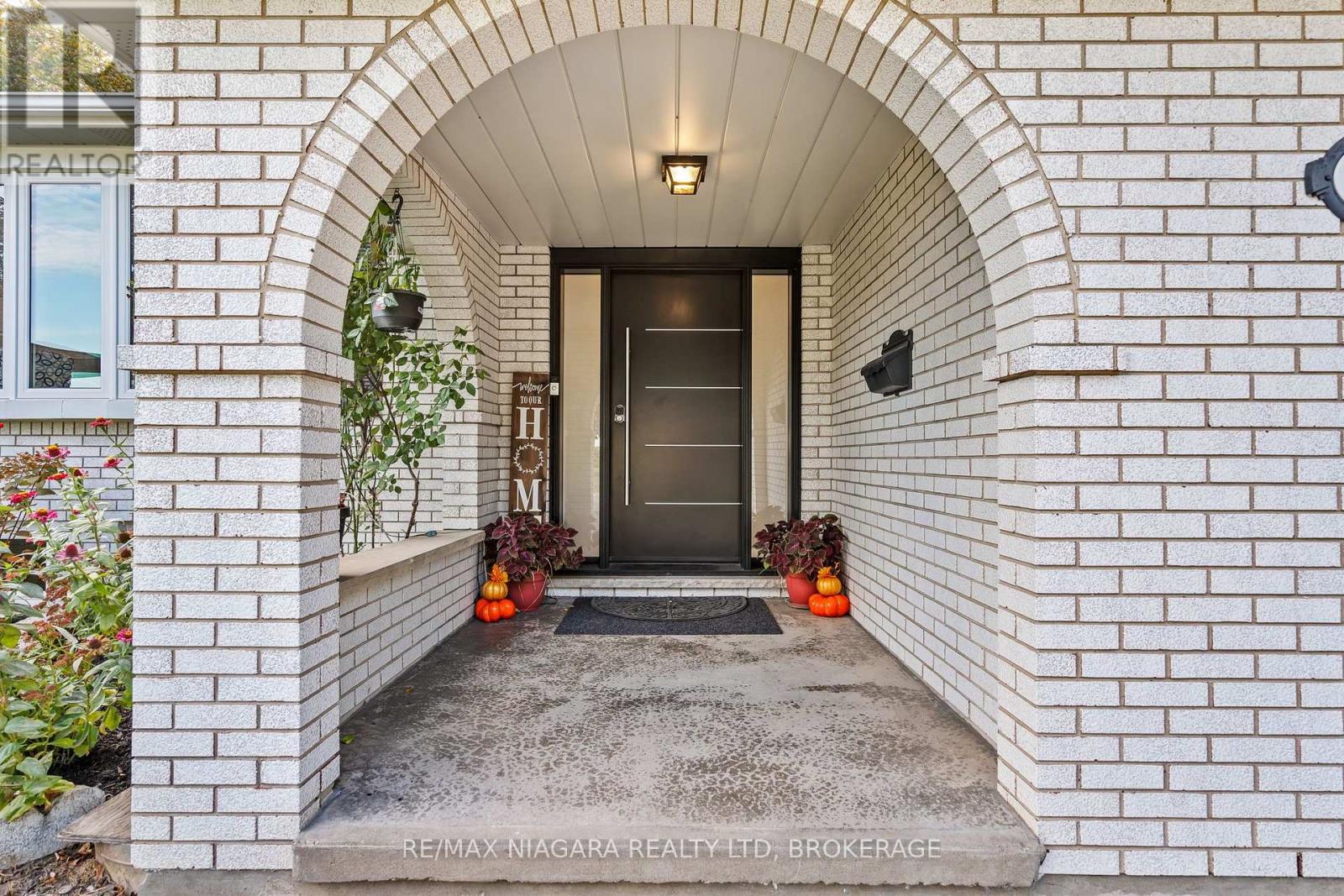 31 Jessica Drive — photo 3