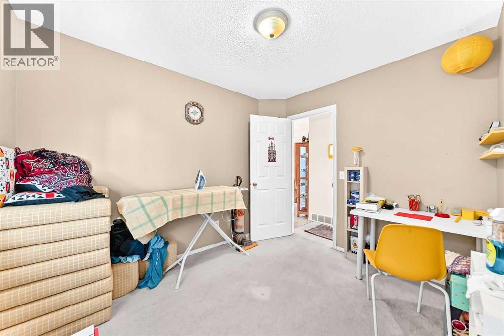 87 Taralea Gardens NE photo 21