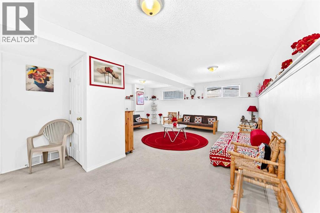 87 Taralea Gardens NE photo 22
