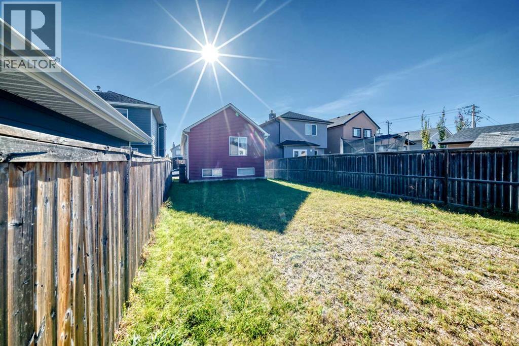 87 Taralea Gardens NE photo 32