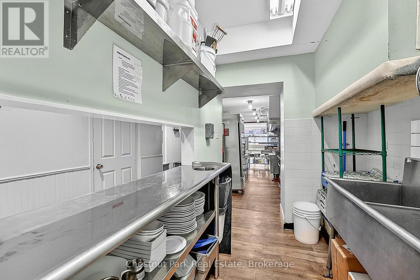 206 Hurontario Street, Collingwood photo 30