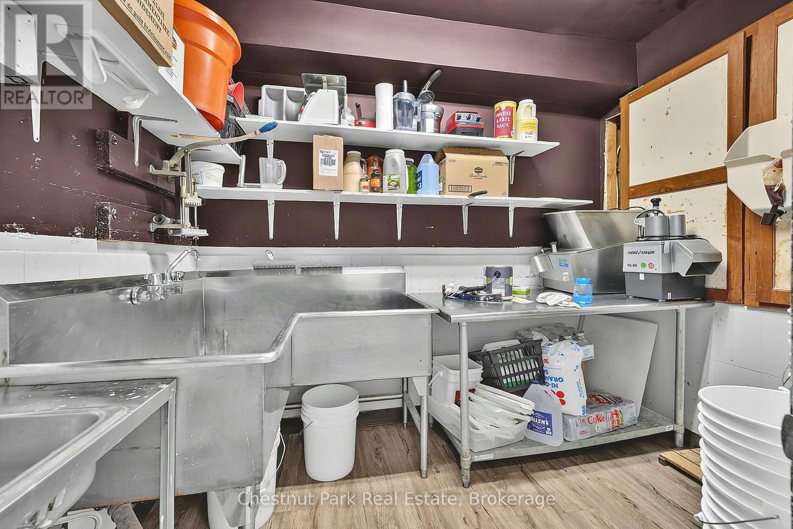 206 Hurontario Street, Collingwood photo 32